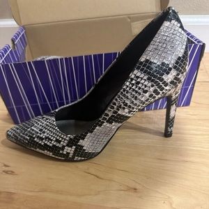 Womens brand new in box animal print heels size 7.5